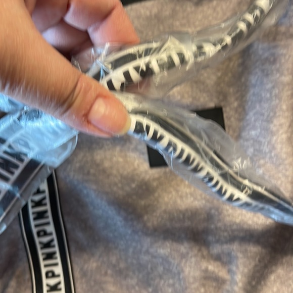 PINK Travel Gym Duffel Bag XL - Picture 3 of 8